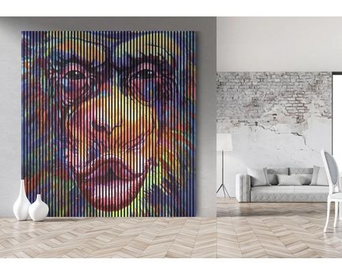 Gemälde mit einem Gesichtsmotiv, bestehend aus Holzlatten