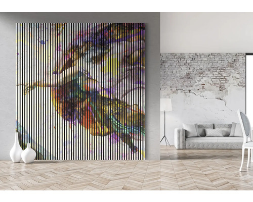 Dekorative Wandpaneele mit abstraktem Design in einem hellen Wohnzimmer.