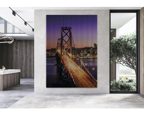 Dekoratives Wandbild mit Brückenmotiv im modernen Wohnraum