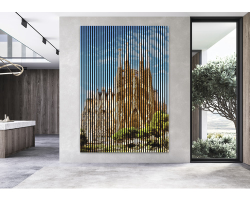 Wandbild mit Motiv der Sagrada Familia in einem modern eingerichteten Raum