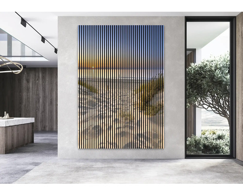 Dekoratives Wandpaneel mit Strandmotiv in einem modern eingerichteten Raum.