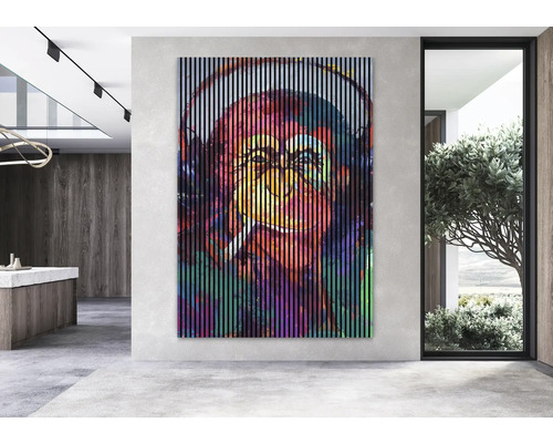 Dekoratives Wandpaneel mit Affenmotiv in einem modern eingerichteten Raum.