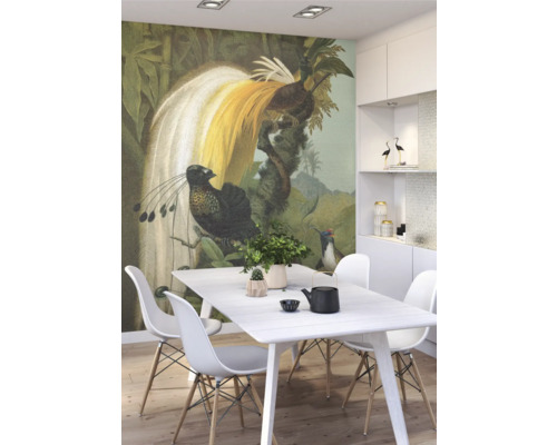 Esszimmer mit Fototapete mit Vogelmotiv, Esstisch und Stühlen