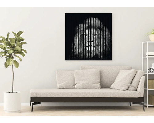 Dekoratives Wandbild mit Löwenmotiv über einem Sofa