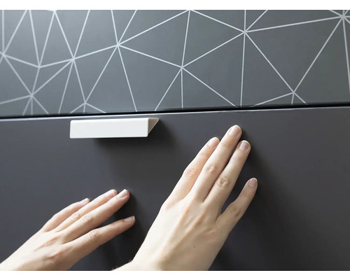 Möbeldetail mit Griff und geometrischem Muster