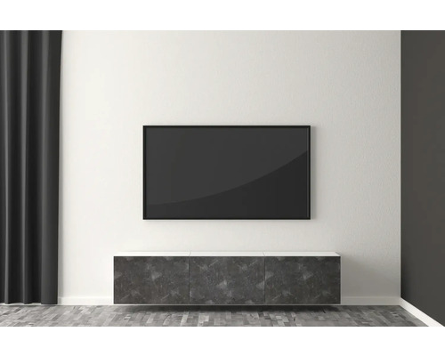 Wohnzimmer mit Fernseher und TV-Möbel