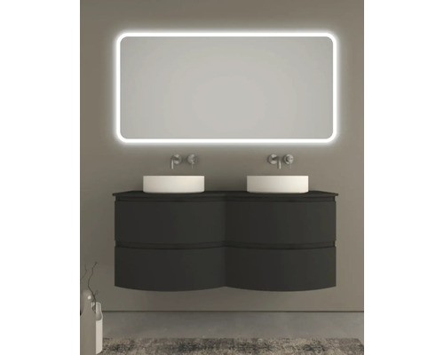 Badezimmer mit Waschtischunterschrank, zwei Aufsatzwaschbecken und Spiegel mit Beleuchtung