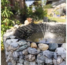 Gartenteich mit Gabionenumrandung und Wasserspiel