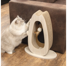 Katze benutzt einen Kratzbaum aus Holz und Karton mit Spielzeug