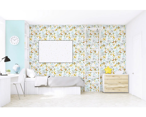 Kinderzimmer mit Tiermuster-Tapete, Schreibtisch, Bett und Kommode