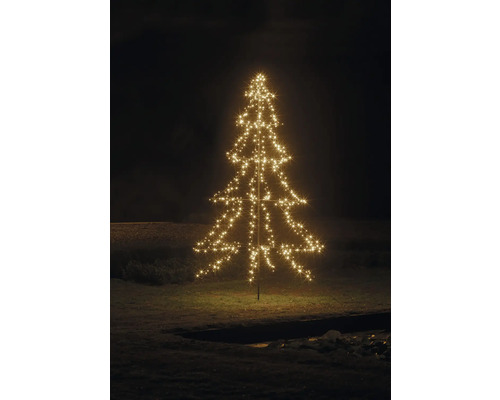 Beleuchteter Weihnachtsbaum für den Außenbereich mit warmweißen Lichtern.