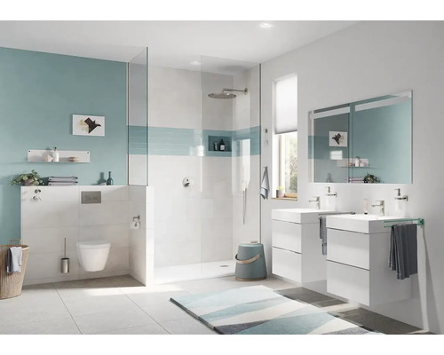 Modernes Badezimmer mit Dusche, Waschbecken und Toilette