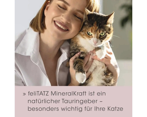 "Frau umarmt Katze
