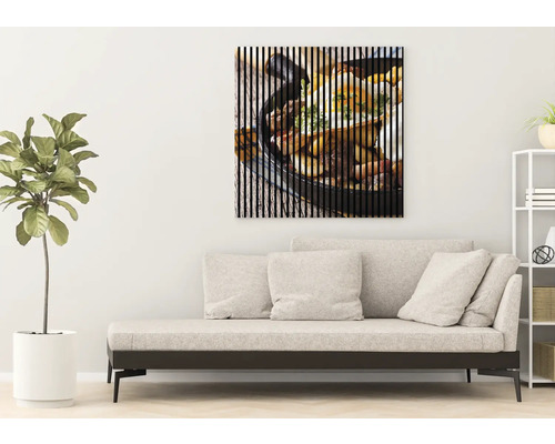 Dekoratives Wandbild mit Speisenmotiv über einer Couch