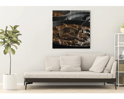 Dekoratives Wandbild mit Essensmotiv über einem Sofa