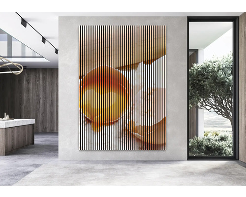 Dekoratives Wandbild mit abstraktem Motiv in einem hellen Raum