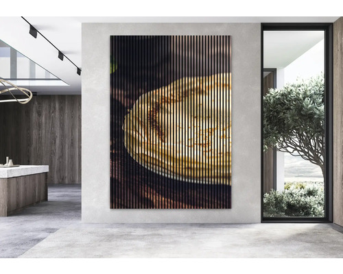 Akustikpaneel mit Speisenmotiv an einer Wand in einem modernen Raum