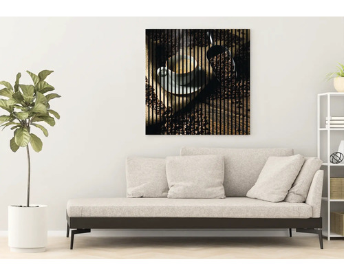 Dekoratives Wandbild mit Kaffeemotiv über einem Sofa