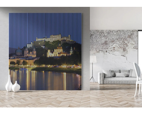 Dekoratives Wandbild mit Stadtansicht und Holzlamellenstruktur im Wohnraum.