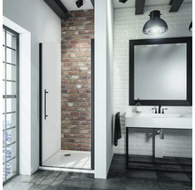 Modernes Badezimmer mit Dusche, Waschbecken und Spiegel
