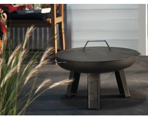 Feuerstelle mit Deckel für den Garten