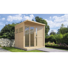Gartenhaus aus Holz mit Fenstern und Tür in einem hellen und modernen Design