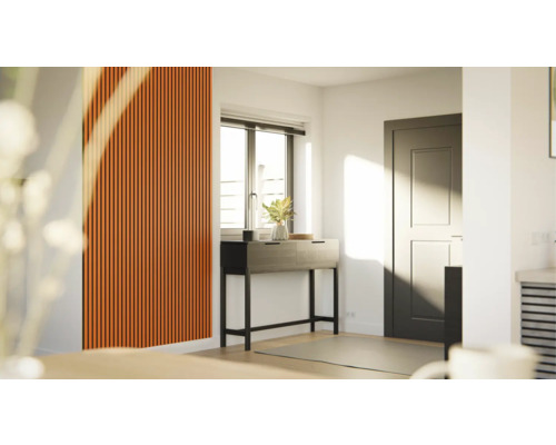 Heller Raum mit Akustikpaneelen, Konsole und Tür.