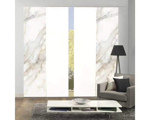 Wohnzimmer mit Schiebegardinen mit Marmormuster