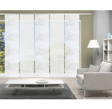 Dekorativer Flächenvorhang mit Baumdesign im Wohnzimmer.