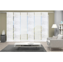 Wohnzimmer mit Schiebegardinen mit Baummuster