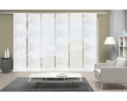 Wohnzimmer mit Schiebegardinen mit Baummuster