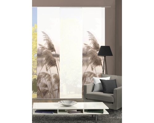 Wohnzimmer mit Schiebegardinen mit Naturmotiv