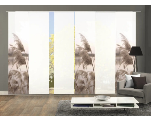 Raumansicht mit Schiebegardinen mit Schilf Motiv