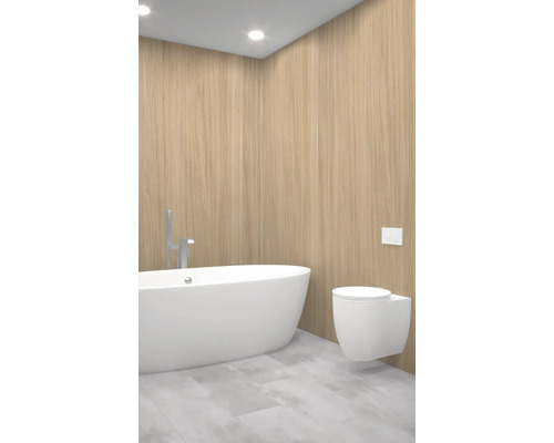 Badezimmer mit freistehender Badewanne und Wandtoilette vor Holzwand