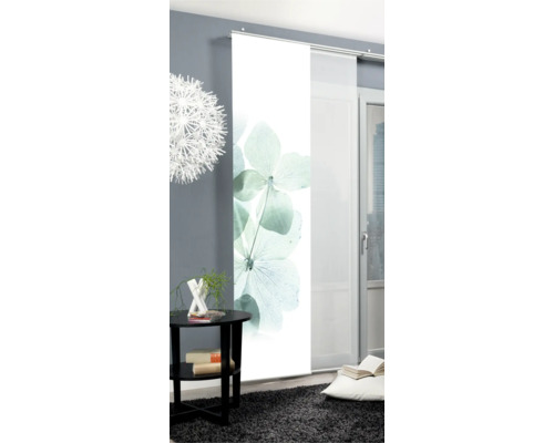 Raumansicht mit Schiebevorhang mit Blumenmotiv