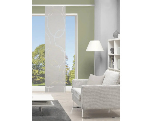 Wohnzimmer mit Schiebegardine mit Kreisdesign, Sofa und Bücherregal