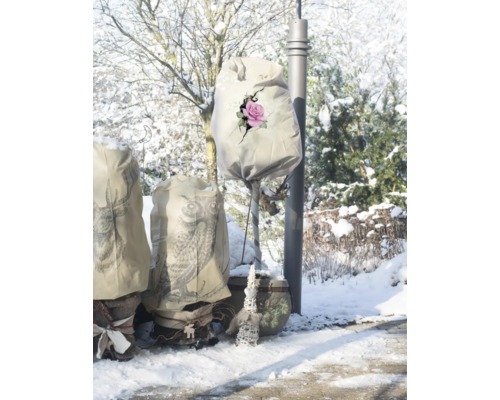 Pflanzenschutzhauben im Wintergarten mit Schnee