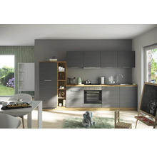 Graue Küche mit Holzdetails in einem hellen Raum