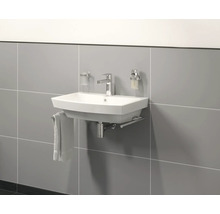 Hängewaschbecken mit Armatur, Seifenspender, Becherhalter und Handtuch
