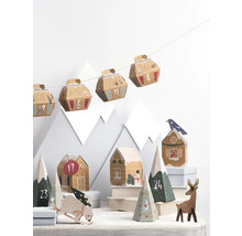 Weihnachtliche Dekoration mit Adventskalender im Gondel- und Häuserdesign sowie Bergkulisse