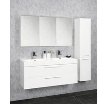 Badezimmer mit weißem Waschtischunterschrank, Spiegelschrank und Hochschrank