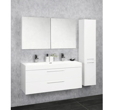 Badezimmer mit Waschtischunterschrank, Spiegelschrank und Hochschrank