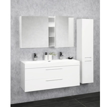 Helles Badezimmer mit Waschbeckenunterschrank, Spiegelschrank und Hochschrank