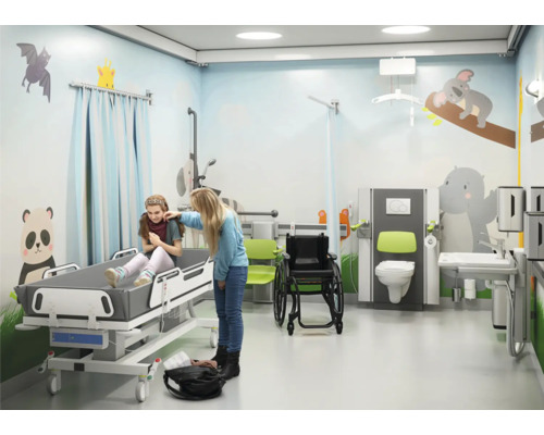 Pflegezimmer mit Liege, WC und Waschbecken für Menschen mit Behinderung