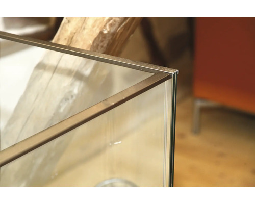 Detailansicht eines Aquariums mit Rahmen