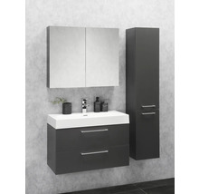 Badezimmer mit Waschtisch, Spiegelschrank und Hochschrank
