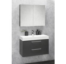 Badezimmer mit Waschbeckenunterschrank, Waschtisch und Spiegelschrank