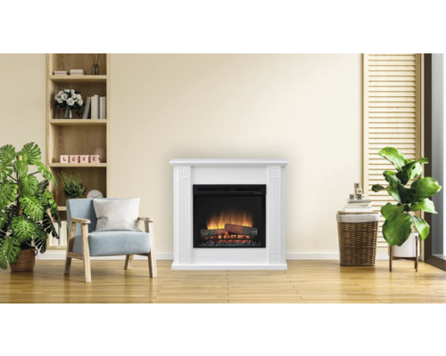 Wohnzimmer mit Elektrokamin, Sessel und Regalen für eine gemütliche Atmosphäre