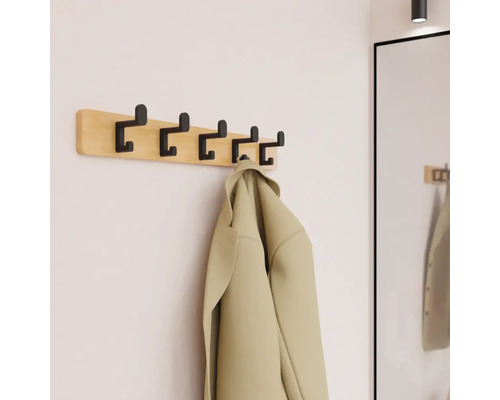 Garderobe mit fünf Haken zur Wandmontage, inklusive Jacke