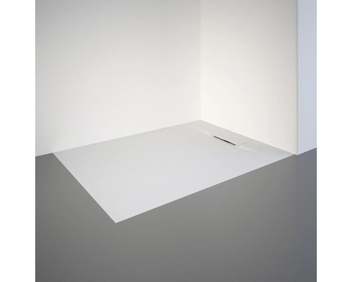 Bodengleiche Dusche mit Ablauf in einer Badezimmerecke